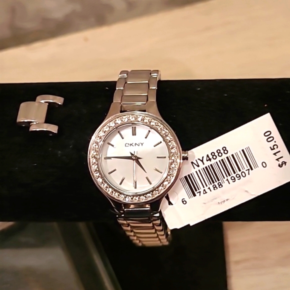 DKNY Brand New Silver Wristwatch with extra link - Picture 2 of 4